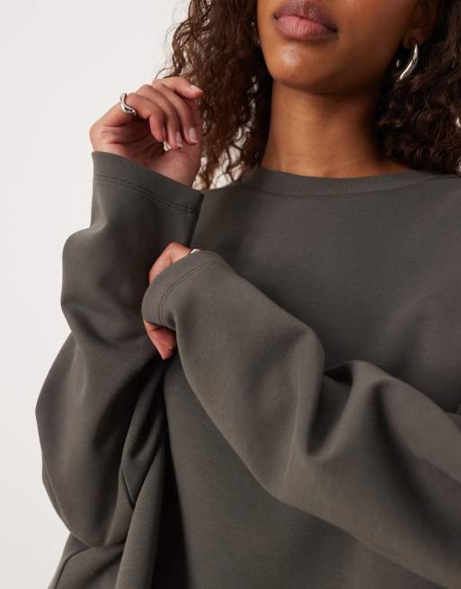 ASOS DESIGN – Langärmliges, kastiges Cropped-Fit-T-Shirt in Anthrazit aus Interlock, Kombiteil, 4 von 4