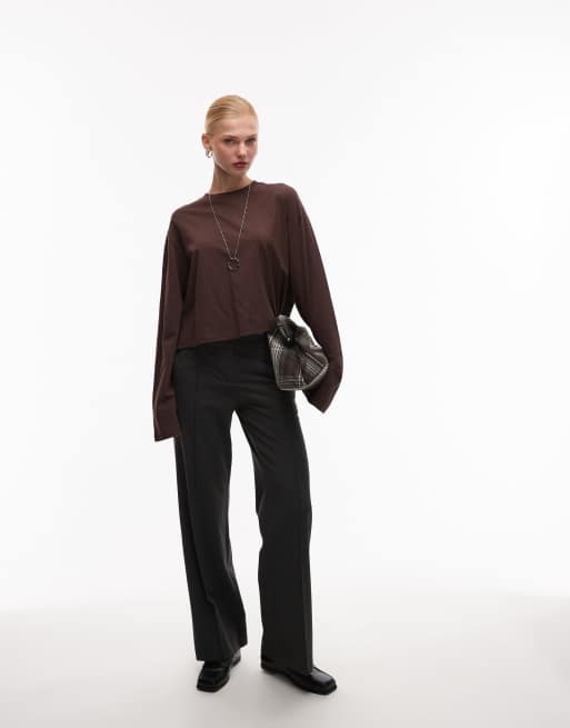 ASOS DESIGN – Langärmliges, kastiges Cropped-T-Shirt in Schokobraun, 2 von 4
