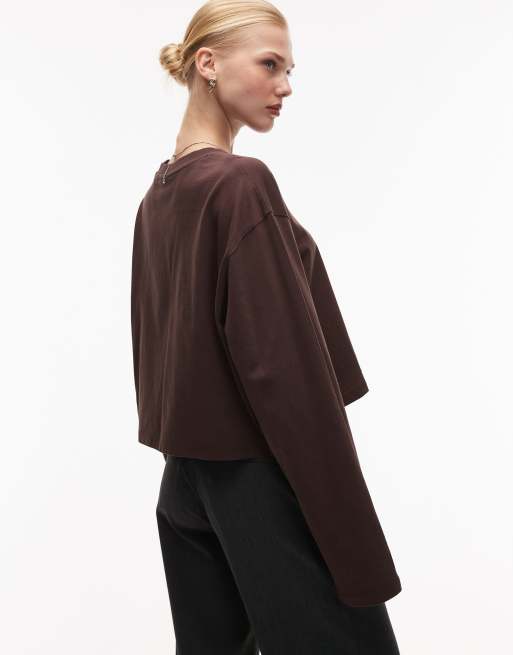 ASOS DESIGN – Langärmliges, kastiges Cropped-T-Shirt in Schokobraun, 3 von 4