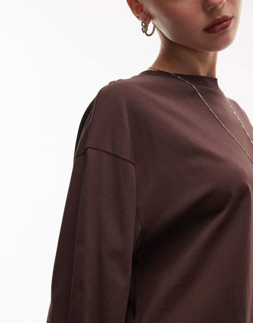 ASOS DESIGN – Langärmliges, kastiges Cropped-T-Shirt in Schokobraun, 4 von 4