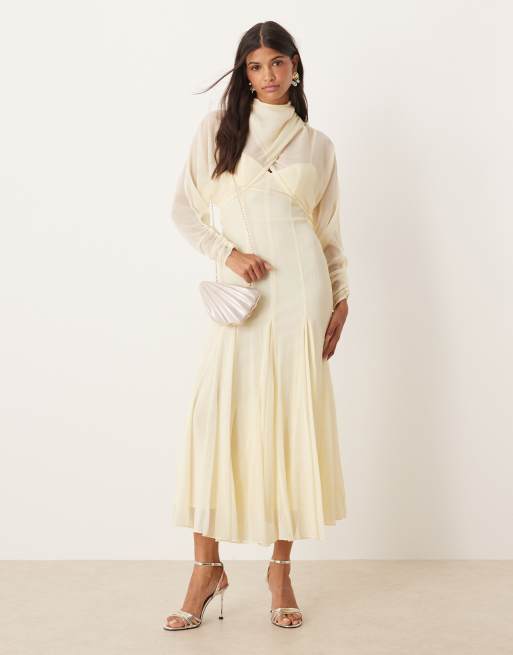 ASOS DESIGN – Langärmliges Kleid in Buttermilch mit Wickeloberteil, weitem Rock mit Godet-Details und tiefem Rückenausschnitt