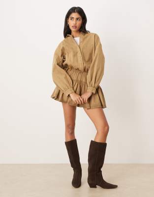 ASOS DESIGN - Langärmliges kurzes Hemdblusenkleid in ausgewaschenem Goldgelb mit Bindegürtel und Blouson-Ärmeln-Goldfarb...