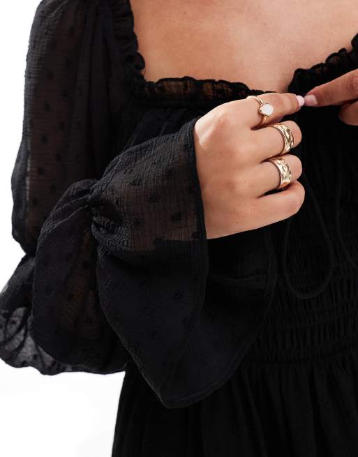 ASOS DESIGN – Langärmliges, kurzes Milchmädchen-Kleid aus Dobby-Stoff in Schwarz mit gesmokter Taille, 2 von 4