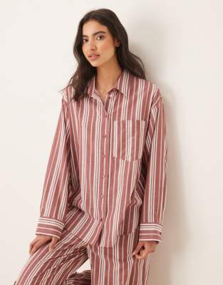 ASOS DESIGN - Langärmliges, leichtes Pyjama-Hemd aus Webstoff in Rot und Weiß gestreift