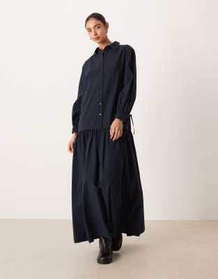 ASOS DESIGN - Langärmliges Maxi-Hemdkleid in Marineblau mit Bindedetail