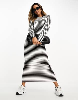 ASOS DESIGN - Langärmliges Maxi-T-Shirt-Kleid mit Streifenmuster-Bunt