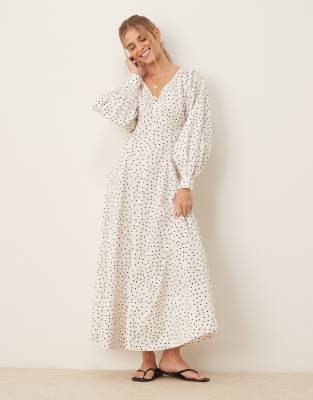 ASOS DESIGN - Langärmliges Maxikleid aus Popeline mit V-Ausschnitt und Punkte-Print-Bunt
