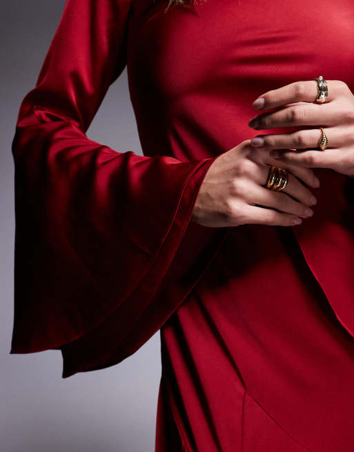 ASOS DESIGN – Langärmliges Maxikleid aus Satin in Rot mit weitem Rockteil mit Godet-Design, 3 von 4