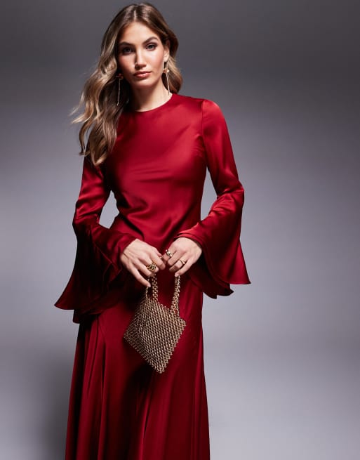 ASOS DESIGN – Langärmliges Maxikleid aus Satin in Rot mit weitem Rockteil mit Godet-Design, 4 von 4