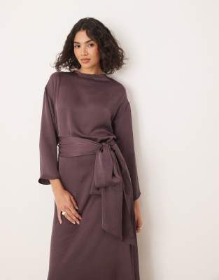 ASOS DESIGN - Langärmliges Maxikleid aus Satin in staubigem Malve mit Bindedetail-Lila