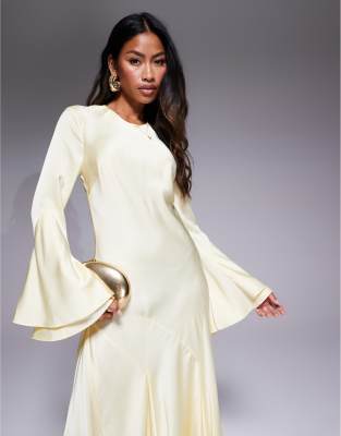 ASOS DESIGN - Langärmliges Maxikleid aus Satin in Zitronengelb mit weitem Rockteil mit Godet-Design