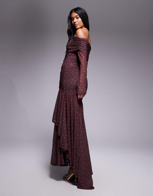 ASOS DESIGN – Langärmliges Maxikleid aus Stretch-Chiffon mit Carmen-Ausschnitt, Rüschensaum und Polka-Dot-Muster, 4 von 4