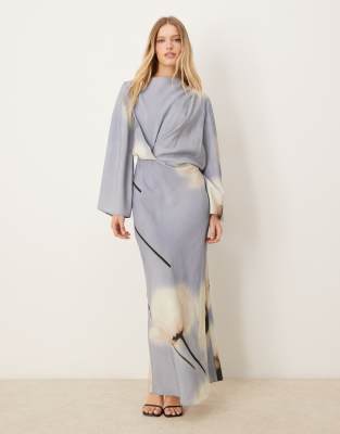 ASOS DESIGN - Langärmliges Maxikleid in Blau mit Schrägschnitt, gefalteter Taille und plakativem Blumenmuster