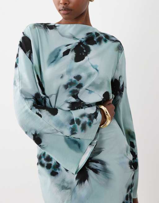 ASOS DESIGN – Langärmliges Maxikleid in Blau mit Schrägschnitt, gefalteter Taille und verschwommenem Blumenmuster, 4 von 4