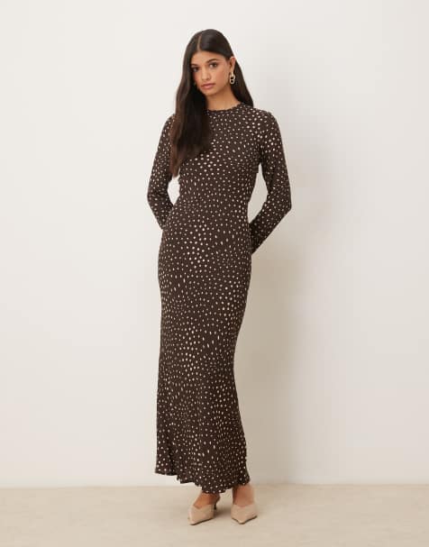 ASOS DESIGN – Langärmliges Maxikleid in Braun gepunktet mit Rundhalsausschnitt - view 1