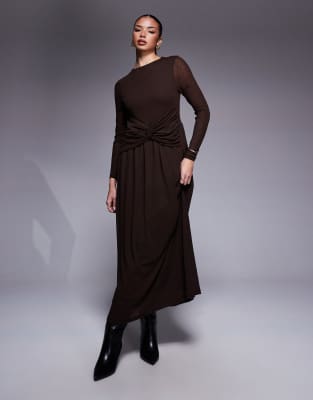 ASOS DESIGN - Langärmliges Maxikleid in Dunkelbraun mit U-Boot-Ausschnitt und Twist-Detail-Rot