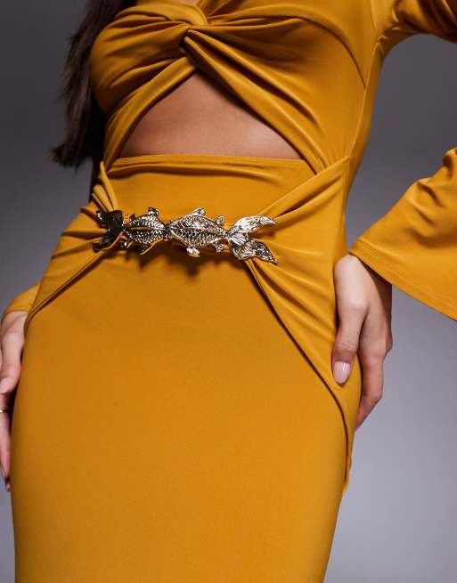 ASOS DESIGN – Langärmliges Maxikleid in Gelb mit drapierter Vorderseite und Goldfischbesatz, 3 von 4