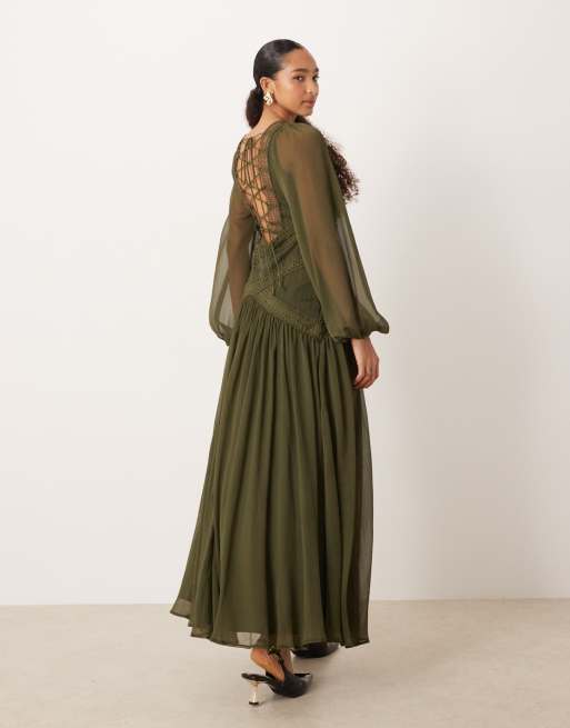 ASOS DESIGN – Langärmliges Maxikleid in Khaki mit asymmetrischem Ausschnitt und Spitzenbesatz, 3 von 4