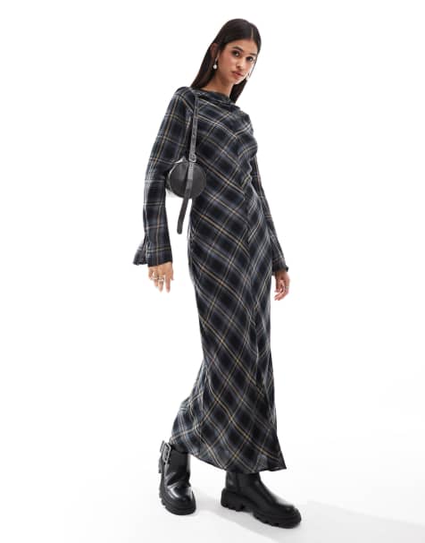 ASOS DESIGN – Langärmliges Maxikleid in Marineblau kariert mit Rundhalsausschnitt - view 1