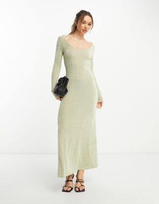 ASOS DESIGN - Langärmliges Maxikleid in Salbeigrün mit V-Ausschnitt