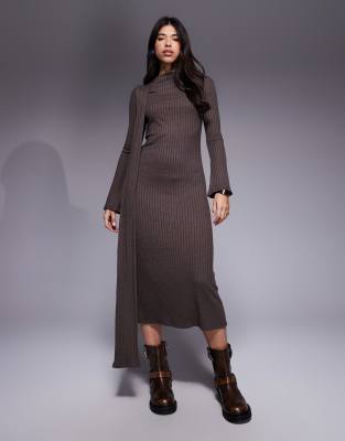 ASOS DESIGN - Langärmliges Maxikleid in Schokobraun mit langem Schaldetail am Ärmel-Brown