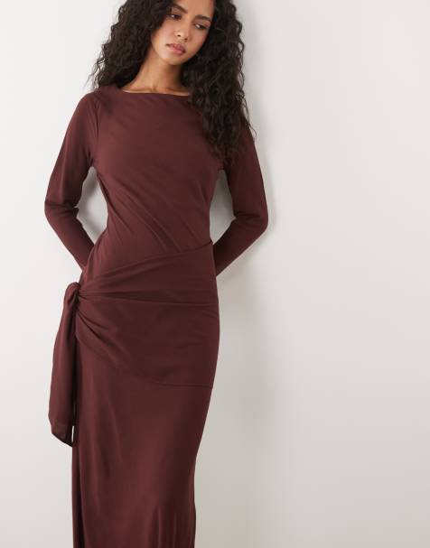 ASOS DESIGN – Langärmliges Maxikleid in Schokobraun mit Rundhalsausschnitt und Schaldetail - view 1