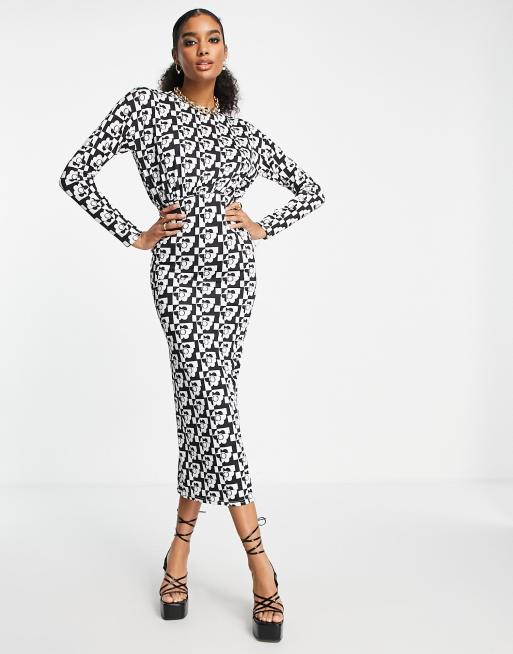 ASOS DESIGN – Langärmliges Maxikleid mit drapiertem Halsausschnitt und Retro-Muster in Schwarz-Weiß
