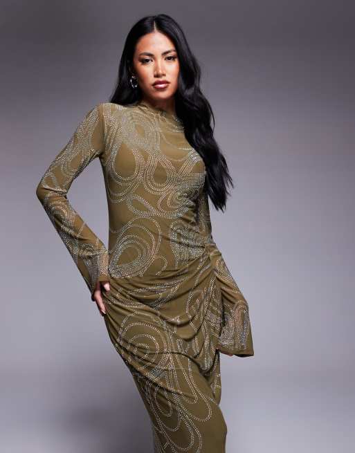 ASOS DESIGN – Langärmliges Maxikleid mit verziertem Artwork, Hotfix-Details und gerafftem Rockteil in Dunkeloliv, 2 von 4