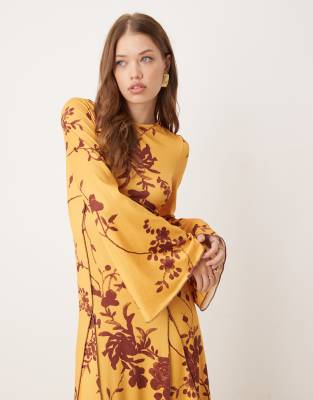 ASOS DESIGN - Langärmliges Midaxi-Boho-Kleid in Pfirsich mit Blumenmuster-Bunt