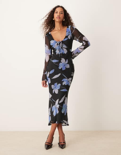 ASOS DESIGN – Langärmliges Midikleid aus Chiffon mit Bindedetail auf der Vorderseite, schrägem Saum und blauem Blumenmuster 