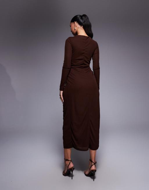ASOS DESIGN – Langärmliges Midikleid aus strukturiertem Netzstoff in Schokobraun mit Schlitz vorne, 3 von 4