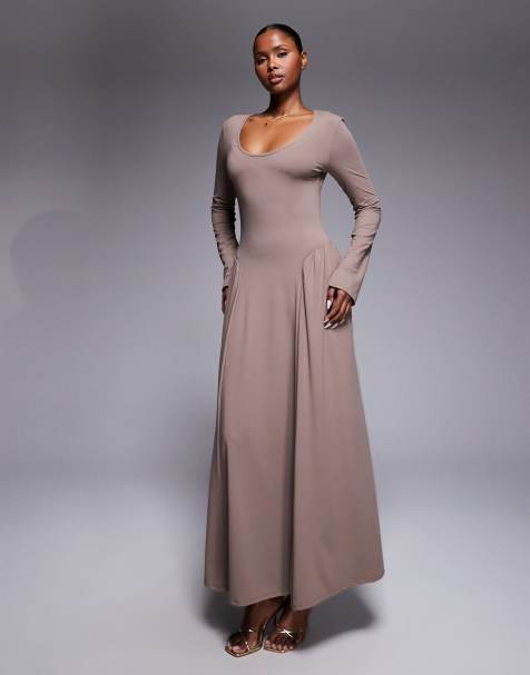 ASOS DESIGN – Langärmliges Midikleid in Braun mit U-Ausschnitt und tiefer Taille - view 1