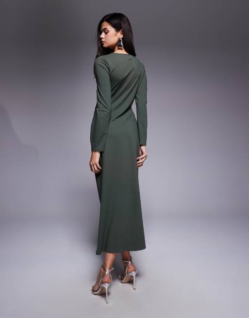 ASOS DESIGN – Langärmliges Midikleid in Khaki mit asymmetrischem Ausschnitt und verdrehtem Seitendetail, 4 von 4