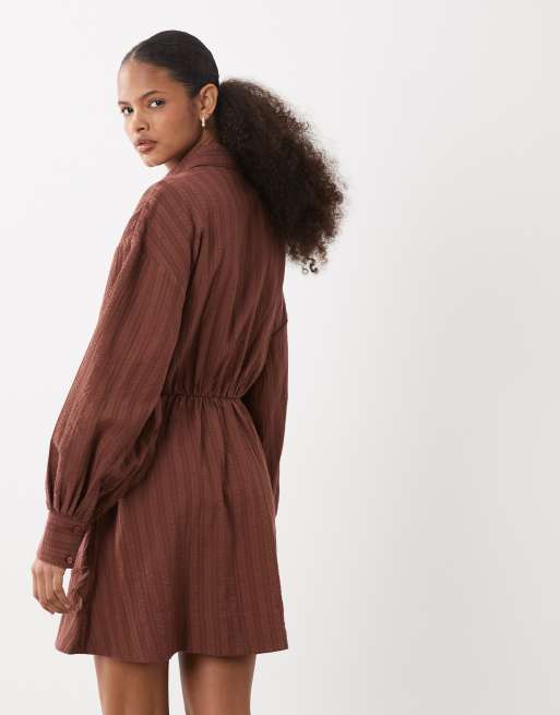 ASOS DESIGN – Langärmliges Mini-Hemdblusenkleid in Braun mit Bindegürtel und Blouson-Schnitt, 4 von 4