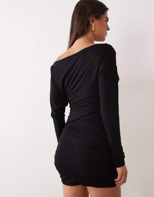 ASOS DESIGN langärmliges Mini-Kleid mit U-Boot-Ausschnitt und asymmetrisch geraffter Seite in Schwarz, 3 von 4