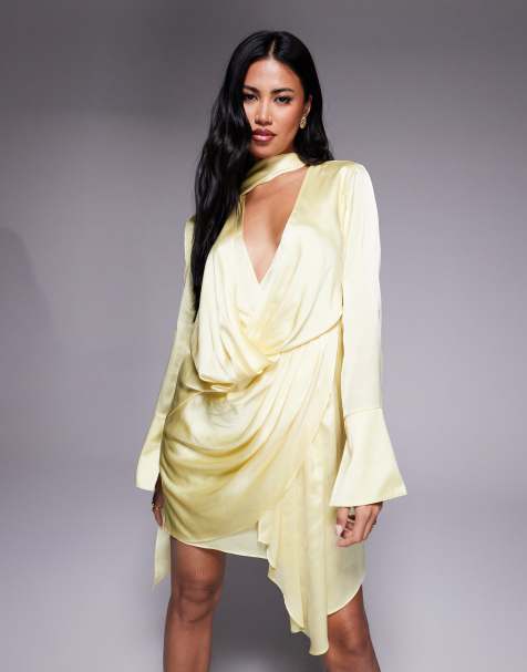 ASOS DESIGN – Langärmliges Minikleid aus Satin in Zitronengelb mit tiefem Ausschnitt mit drapiertem Schal und Wickelrock - view 1