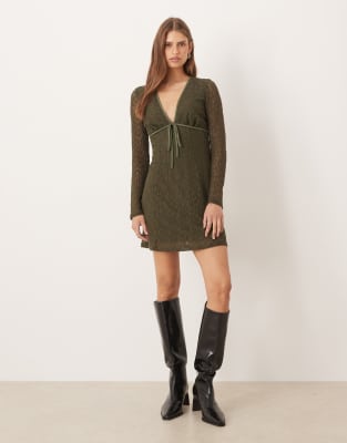 ASOS DESIGN - Langärmliges Minikleid aus Spitze in Grün mit geschnürter Vorderseite und tiefem Ausschnitt