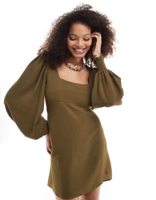 ASOS DESIGN - Langärmliges Minikleid in Khaki mit gebundener Rückseite-Grün