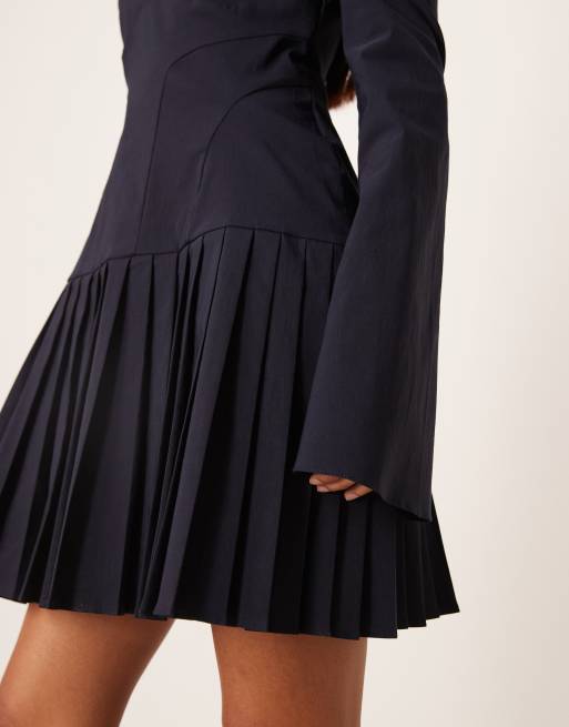 ASOS DESIGN – Langärmliges Minikleid in sattem Marineblau mit Faltenrock, 4 von 4