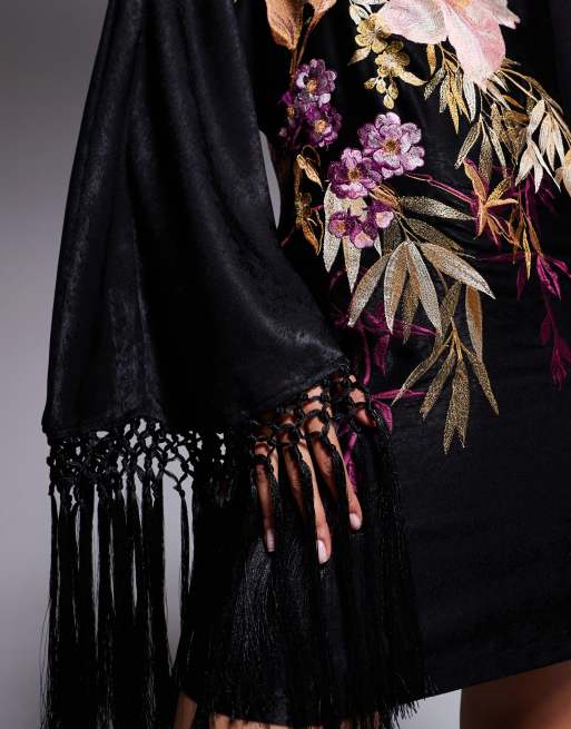 ASOS DESIGN – Langärmliges Minikleid in Schwarz mit Blumenstickerei und Fransen, 4 von 4