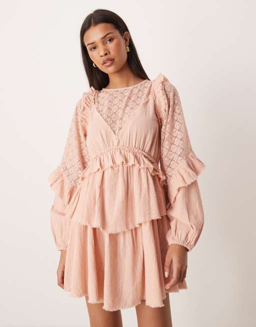ASOS DESIGN – Langärmliges Minikleid in Staubrosa mit Rüschen, 3 von 4