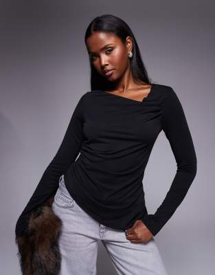 ASOS DESIGN - Langärmliges Modal-Oberteil in Schwarz mit asymmetrischem Ausschnitt