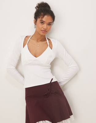 ASOS DESIGN - Langärmliges Neckholder-Oberteil aus Rippstrick in Weiß