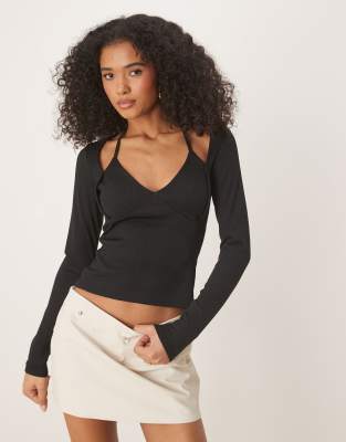 ASOS DESIGN - Langärmliges Neckholder-Oberteil in Schwarz aus Rippstrick