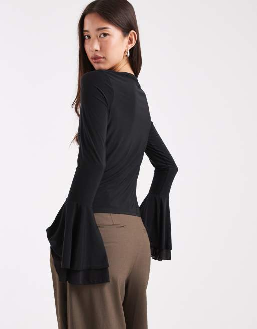 ASOS DESIGN – Langärmliges Netzstoff-Oberteil in Schwarz mit auffälligem Ärmeldetail, 3 von 4