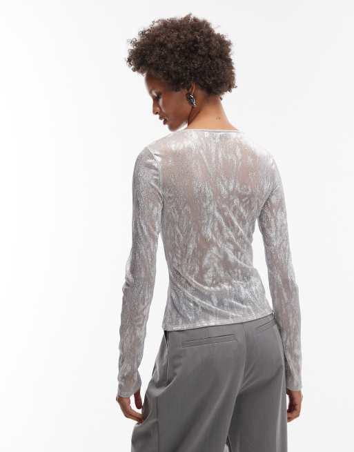 ASOS DESIGN – Langärmliges Oberteil aus durchscheinendem Netzstoff in Metallic-Silber mit Animal-Print, 4 von 4
