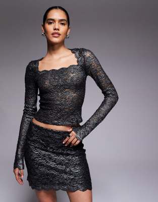 ASOS DESIGN - Langärmliges Oberteil aus Metallic-Spitze in Schwarz und Silber mit eckigem Ausschnitt-Bunt