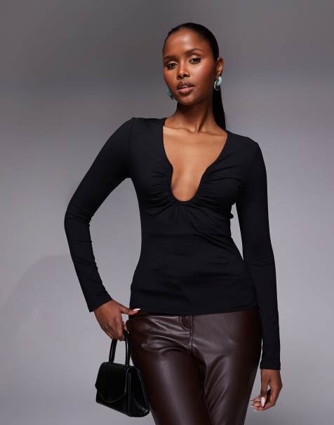 ASOS DESIGN – Langärmliges Oberteil aus Polyamid in Schwarz mit U-Ausschnitt und U-förmigem Besatz - view 1