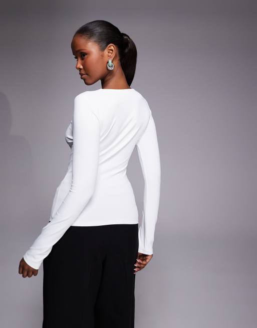 ASOS DESIGN – Langärmliges Oberteil aus Polyamid in Weiß mit U-Ausschnitt und U-förmigem Besatz, 4 von 4