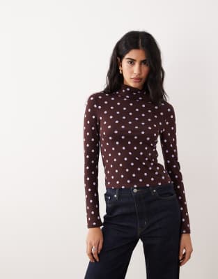 ASOS DESIGN - Langärmliges Oberteil in Braun mit Polka Dots und Stehkragen-Bunt